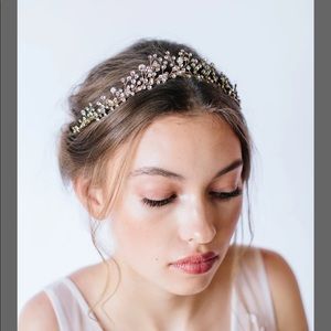 NWOT Untamed Petals Fleur Headpiece